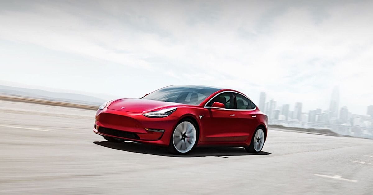 Багажник Tesla Model 3 слабо защищен от дождя. Видео