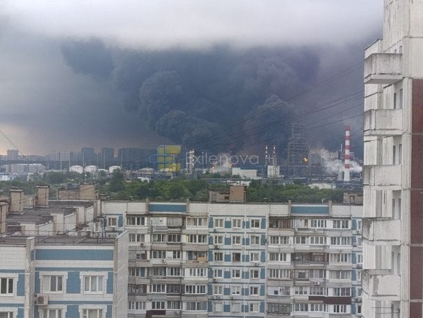 Вибухи розбудили Москву: дрони долетіли до НПЗ. Фото: Exilenova+