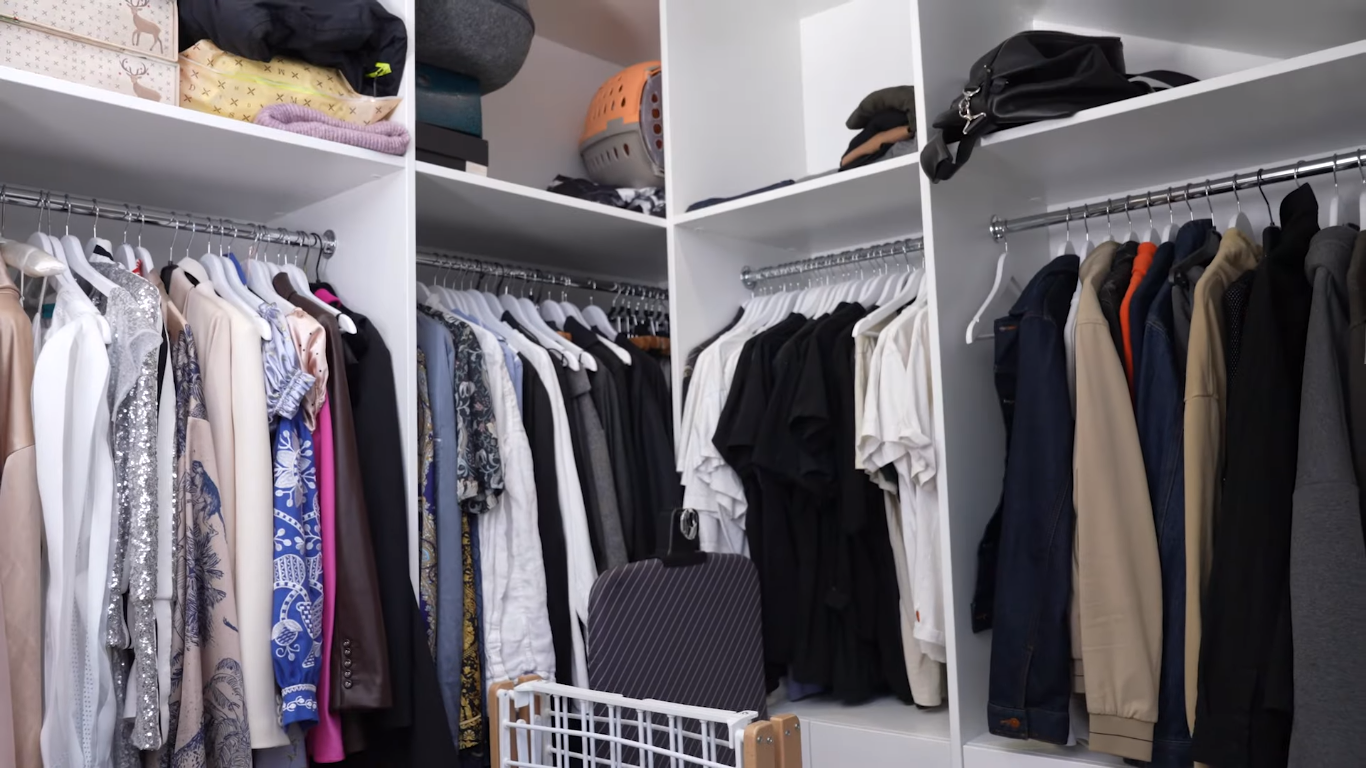 Раздевалка в кошачьем домике / © 