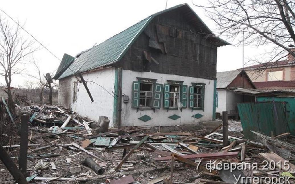 Зруйнований Вуглегірськ після артобстрілів / © sirgis.info
