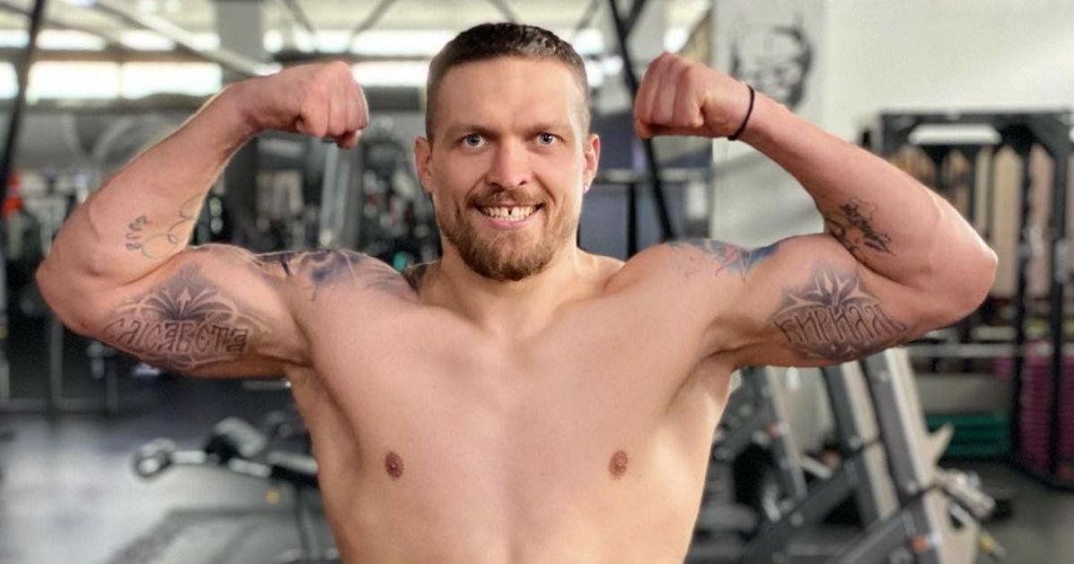 Важко впізнати: Усик підстригся налисо перед поєдинком проти Джошуа