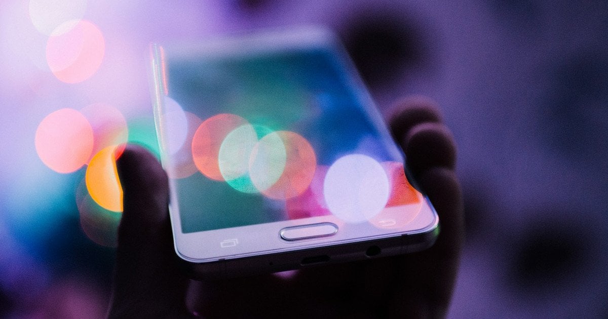 Мобильный телефон