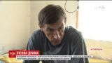 Мужчина, который живет с детьми на Житомирщине после 8 лет в лесу, борется за государственные выплаты