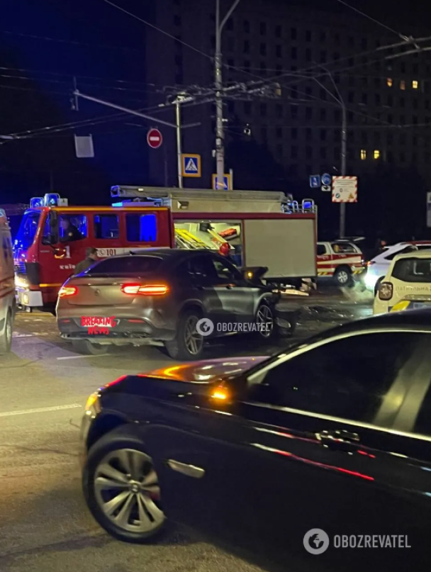 Как сообщают очевидцы, водитель Mercedes устроил ДТП и скрылся с места происшествия 2