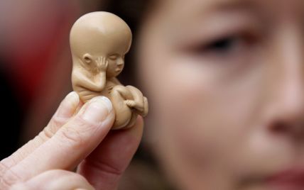 "Сделала себе аборт": в Харькове возле фонтана нашли выброшенный человеческий эмбрион