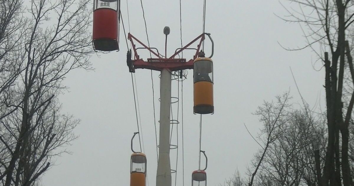 В Харькове люди застряли на 10-метровой высоте на канатной дороге