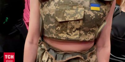 Сукня-камуфляж від української дизайнерки з'явилась на червоному хіднику в Каннах