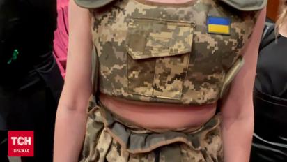 Сукня-камуфляж від української дизайнерки з'явилась на червоному хіднику в Каннах