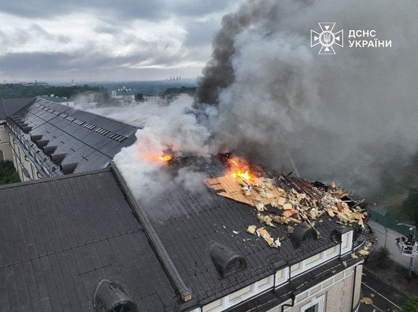Після удару Росії палала Києво-Печерська лавра / © ДСНС