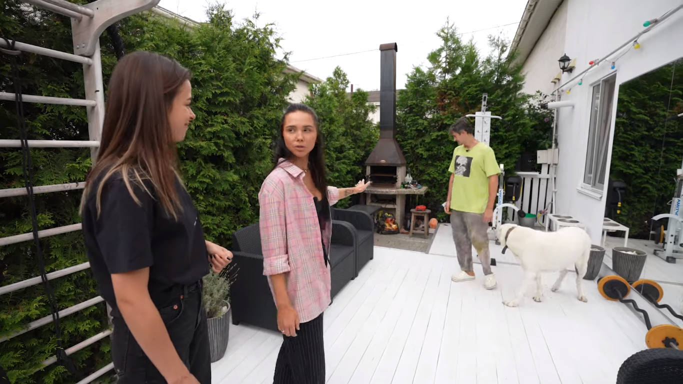 Дворик в загородном доме Кота и Татаринцевой / © 