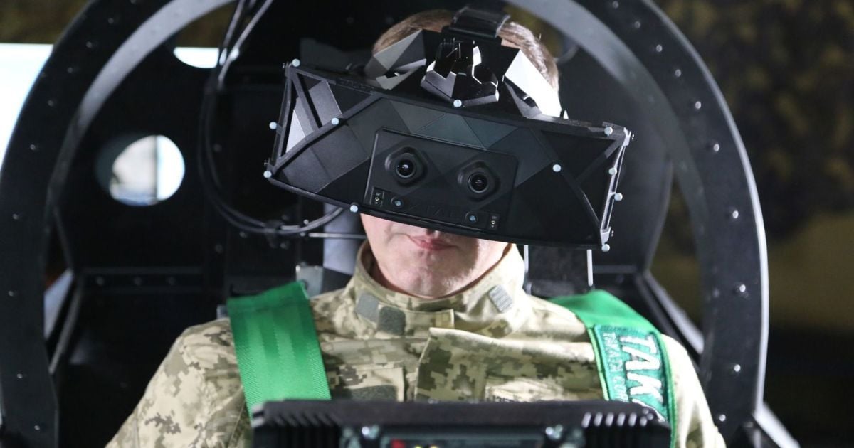 Навчання українських пілотів на авіаційному тренажері F-16