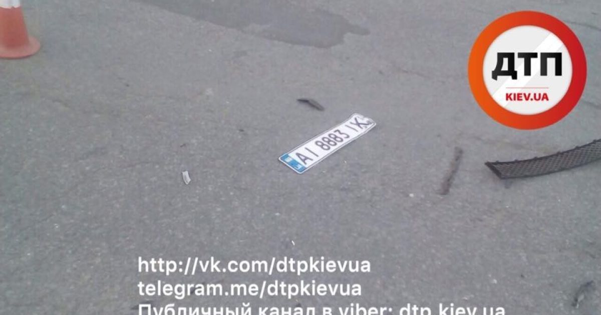 У Києві водій BMW збив мотоцикліста і втік з місця аварії_2 / © facebook.com/dtp.kiev.ua