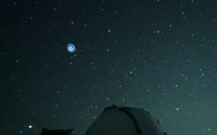 Жуткая синяя спираль в небе над Гавайями: ученые ответили, является ли это НЛО