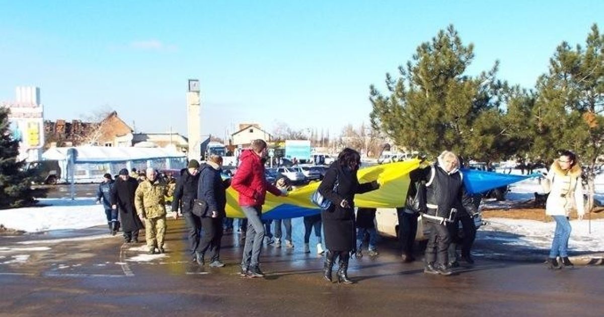 Прапор України у Станиці Луганській_3 / © Артур Амірасланов і Станіслав Ахунов