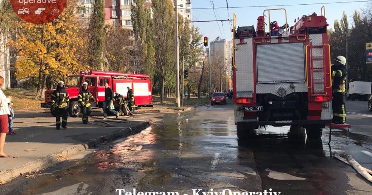 горів тролейбус на Виноградарі в Києві_2 / © Киев Оперативный