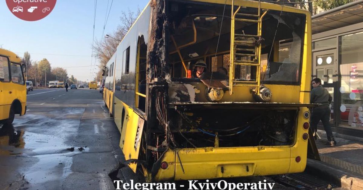 горів тролейбус на Виноградарі в Києві_3 / © Киев Оперативный