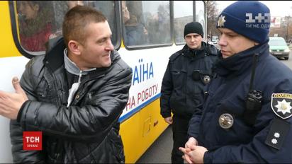 Патрульні Луцька виїхали у рейд, щоб перевірити кермувальників пасажирських автобусів