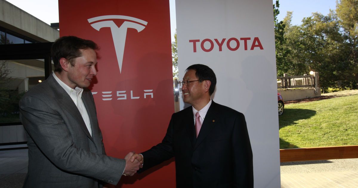 Tesla и Toyota могут совместно разработать бюджетный электромобиль