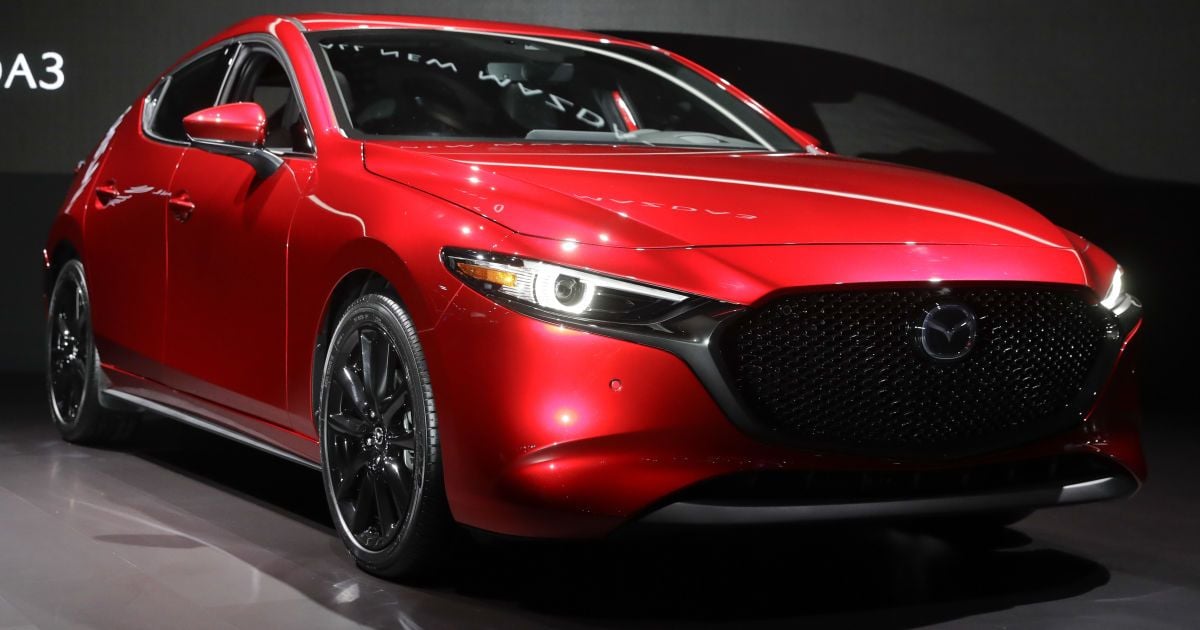Обновленная Mazda 3 с полным приводом показана на видео