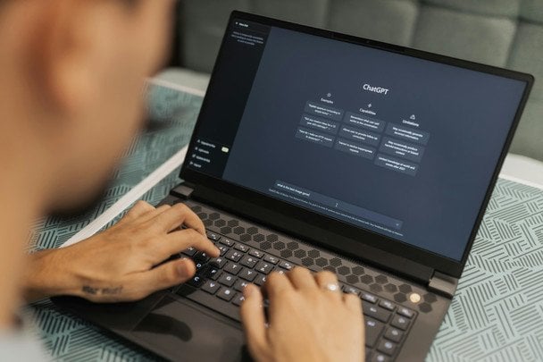 ChatGPT подсказал, как завязать петлю: в США родители подали в суд на OpenAI