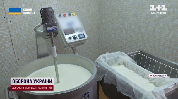 Ежедневно перерабатывают около двухсот литров молока и делают копченые сыры.