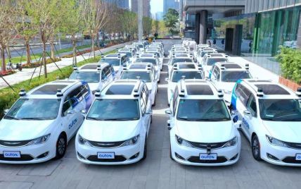 Историческое событие: в китайском городе вывели на дороги полностью беспилотные такси