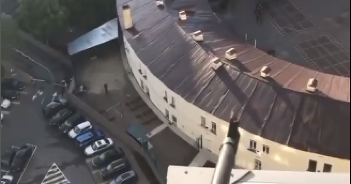 В Киеве подросток стрелял из пневматической винтовки по военной части Нацгвардии (видео)