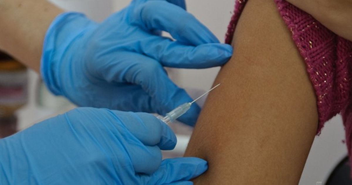 Сходити до церкви замість щеплення від сказу: російський лікар відправив дівчинку поставити свічку