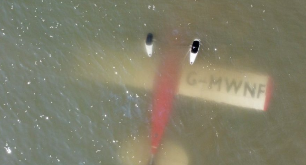 Літак здійснив аварійну посадку просто в море. Фото: скриншот.