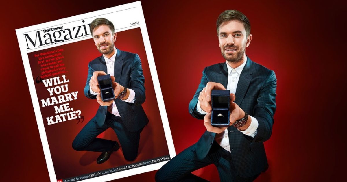 Мужчина разместил свою фотографию с подписью &laquo;Ты выйдешь за меня, Кэти?&raquo; на обложке The Observer.
