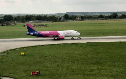 Во Львове самолет с 131 пассажиром на борту совершил аварийную посадку
