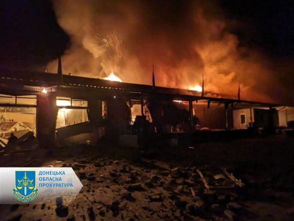Пожежа на базі в Краматорську, яку атакували росіяни. / © Офіс генерального прокурора