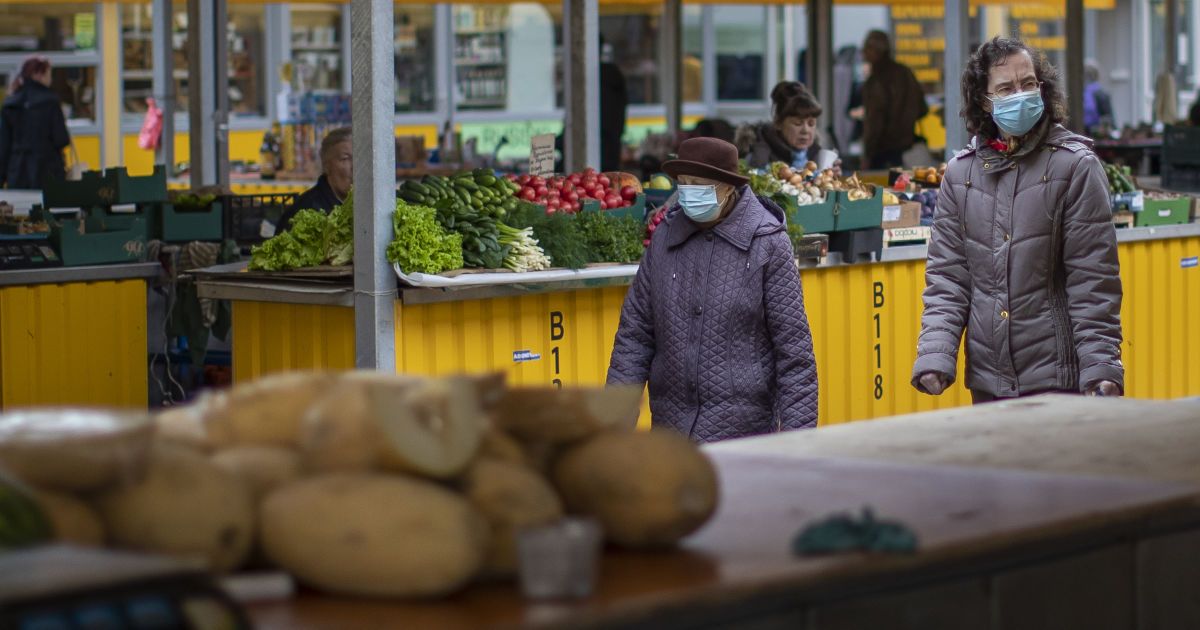Хитрости предпринимателей и облавы полиции: как в крупных городах Украины выполняют карантин выходного дня