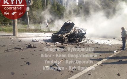 В Киеве мощный взрыв разнес Mercedes-Benz