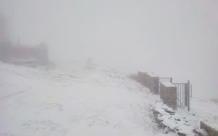 У Карпати прийшла зима: гори засипало снігом, а на вершинах вдарив мороз (фото)