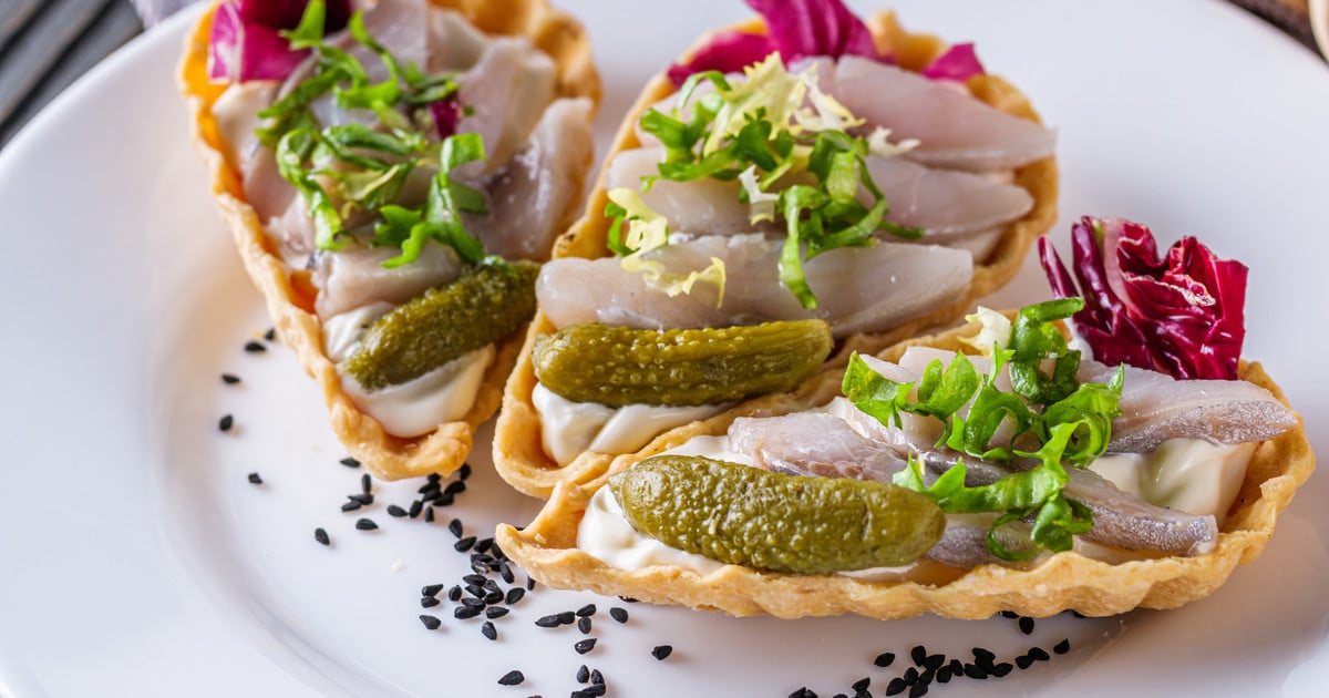 Тарталетки з оселедцем, сиром і яйцем