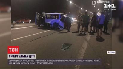 Нічне жахіття: біля Луцька легковик протаранив бус, який віз людей із відспівування