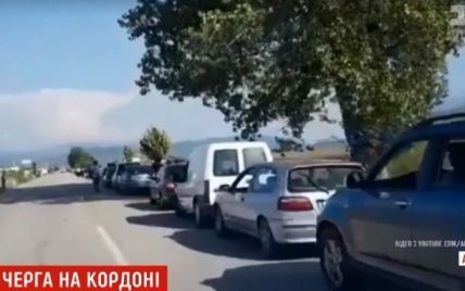 На границе между Грецией и Албанией образовалась 20-километровая очередь из автомобилей