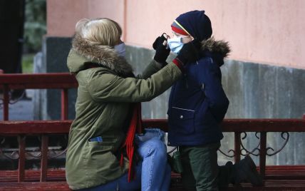 Коронавирус в Украине: кризис ударит по каждой второй семье с детьми