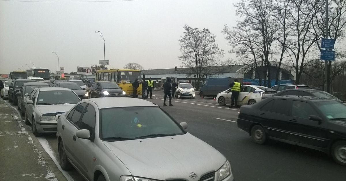 Масштабна ДТП у Києві: п'яний водій на швидкості влетів у вантажівку, маршрутку та поліцейське авто