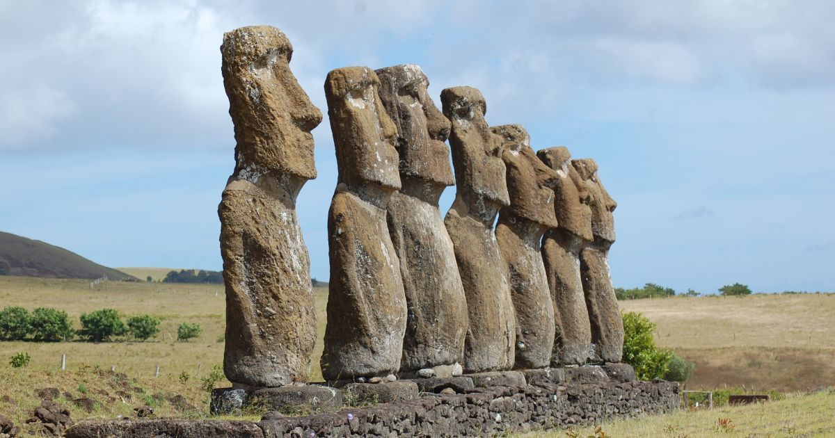 На острове Пасхи обнаружена новая статуя Моаи - Российская газета