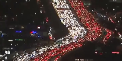 Жахливі затори на автомагістралі в Америці показали на відео