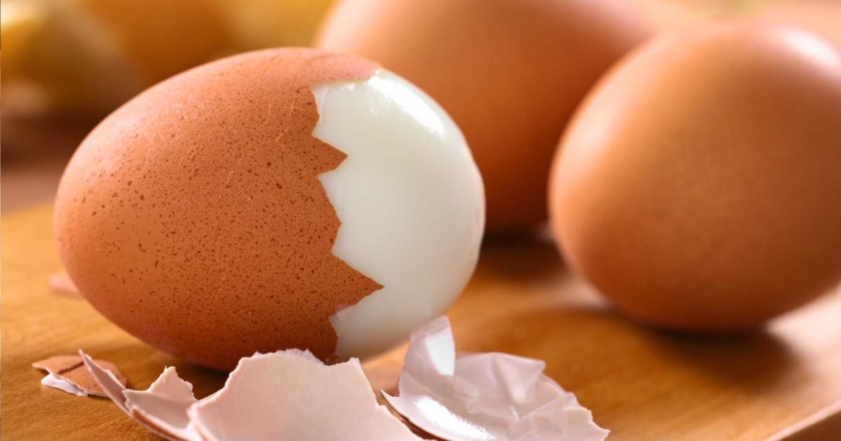 Як швидко почистити варене яйце