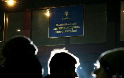 Луценко назвал агентов НАБУ "нелегальной группировкой" и объявил их вне закона