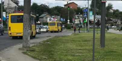 Вкрав ключі від автобуса, де були люди: у Львові побилися два водії маршруток