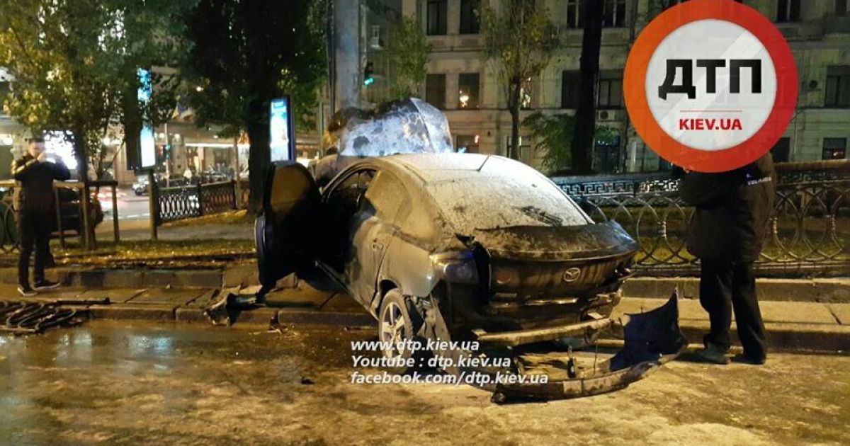 На бульваре Шевченко произошло ДТП. / © facebook.com/dtp.kiev.ua