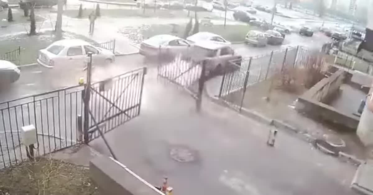 В Сети смеются над видео провальной погони за подозреваемым в России