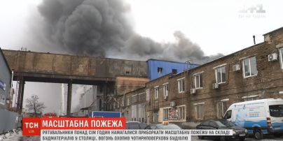 У Києві горить 8 тисяч квадратних метрів складських приміщень
