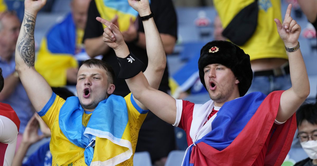 "Ми ж усі єдині": російський фанат розповів про бійку з українськими уболівальниками на матчі Євро-2020