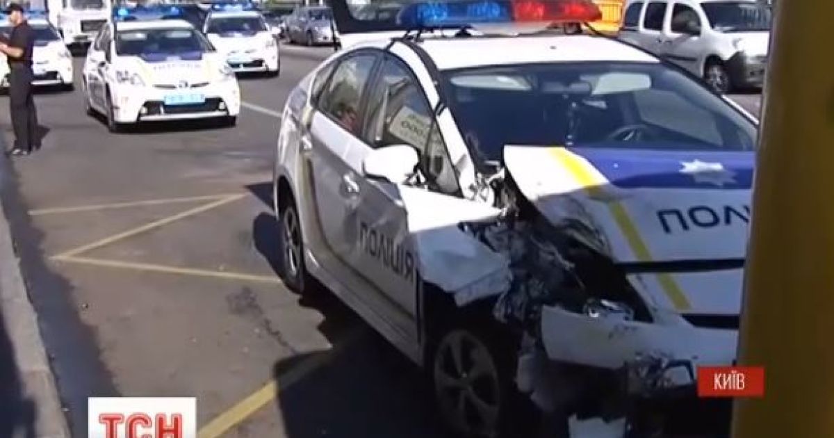 В ДТП попали четыре патрульных авто